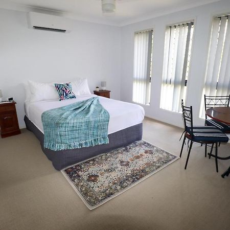 Blk Stays Guest House Deluxe Units Morayfield エクステリア 写真