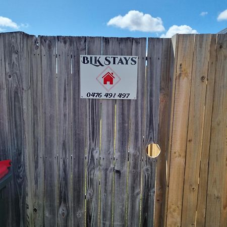 Blk Stays Guest House Deluxe Units Morayfield エクステリア 写真