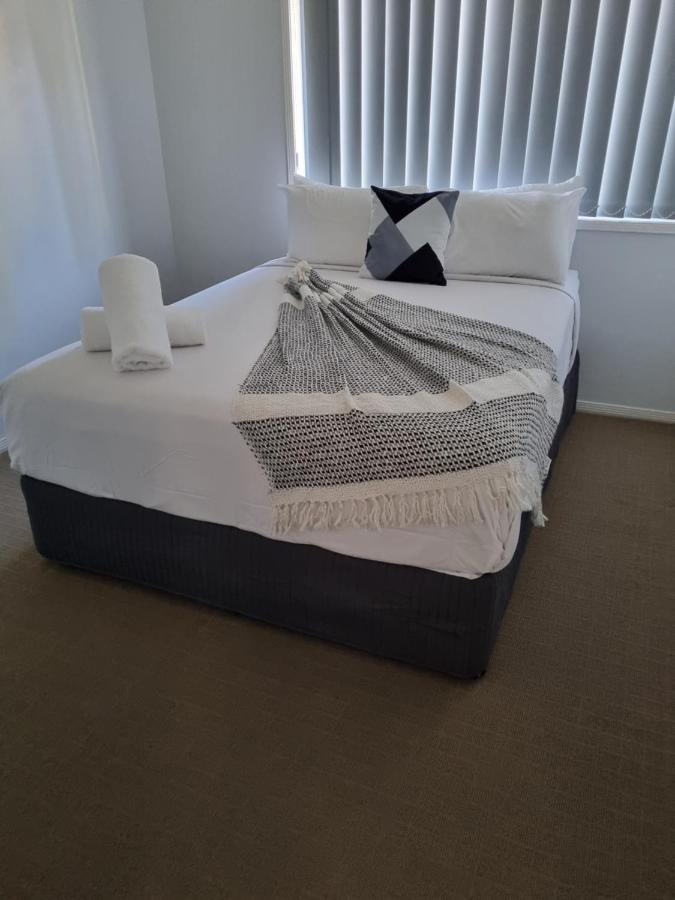 Blk Stays Guest House Deluxe Units Morayfield エクステリア 写真