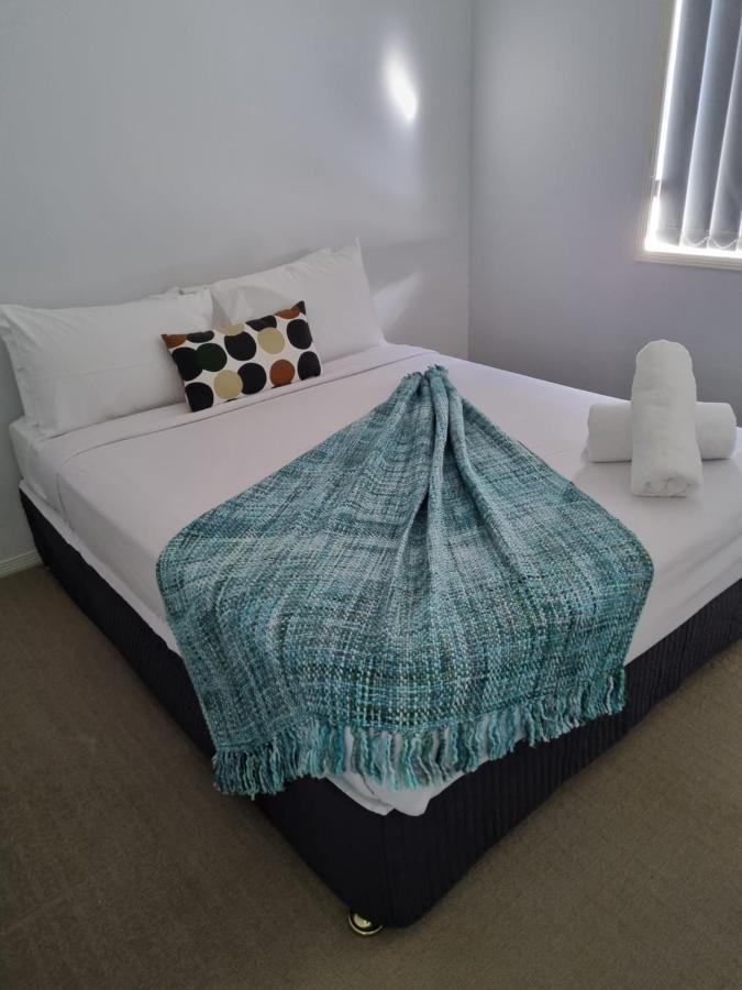 Blk Stays Guest House Deluxe Units Morayfield エクステリア 写真