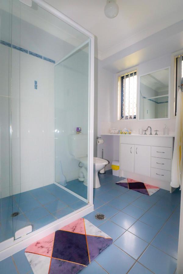 Blk Stays Guest House Deluxe Units Morayfield エクステリア 写真