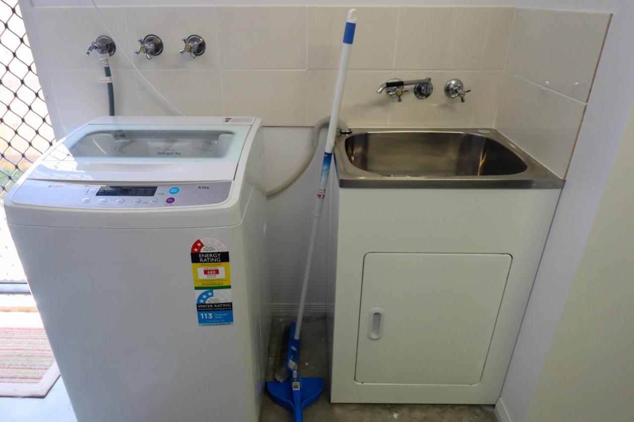Blk Stays Guest House Deluxe Units Morayfield エクステリア 写真