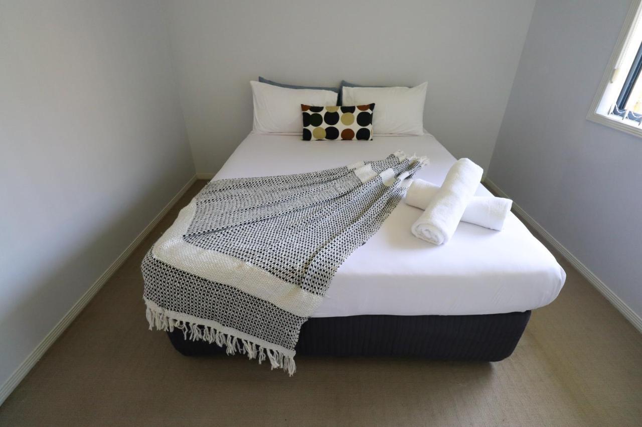 Blk Stays Guest House Deluxe Units Morayfield エクステリア 写真